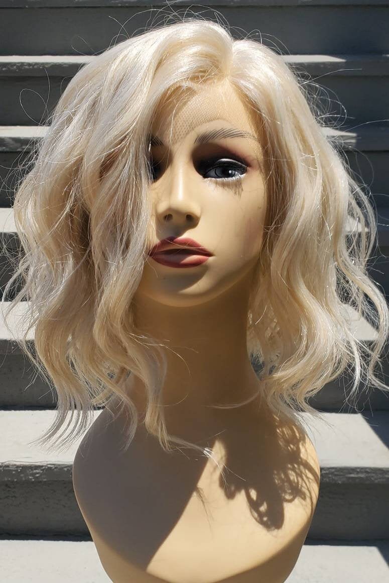 Lace Front Blonde Bob, Gewellte Perücke, A-Linie Wellige Blonde Bob Mehrdimensionale Perücke Lace Front Blonde Bob, Gewellte Perücke, A-Linie Wellige Blonde Bob Mehrdimensionale Perücke von Etsy - WigCraving