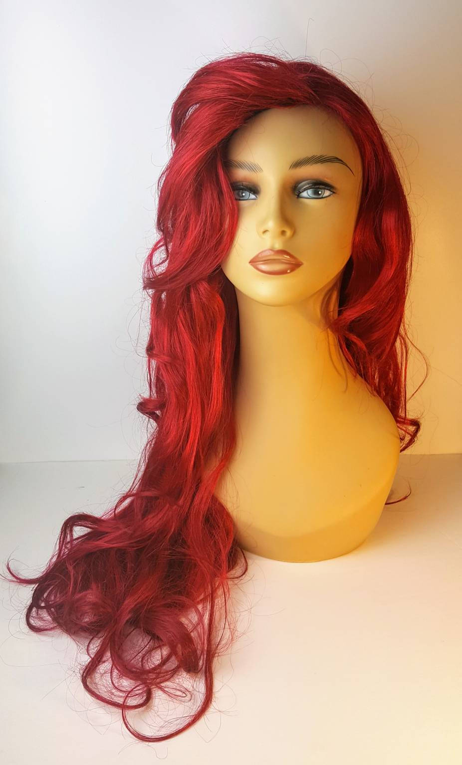 Lange Gewellte Rote Perücke, Gemeißelte Pony, Kostüm-Perücke von Etsy - WigCraving