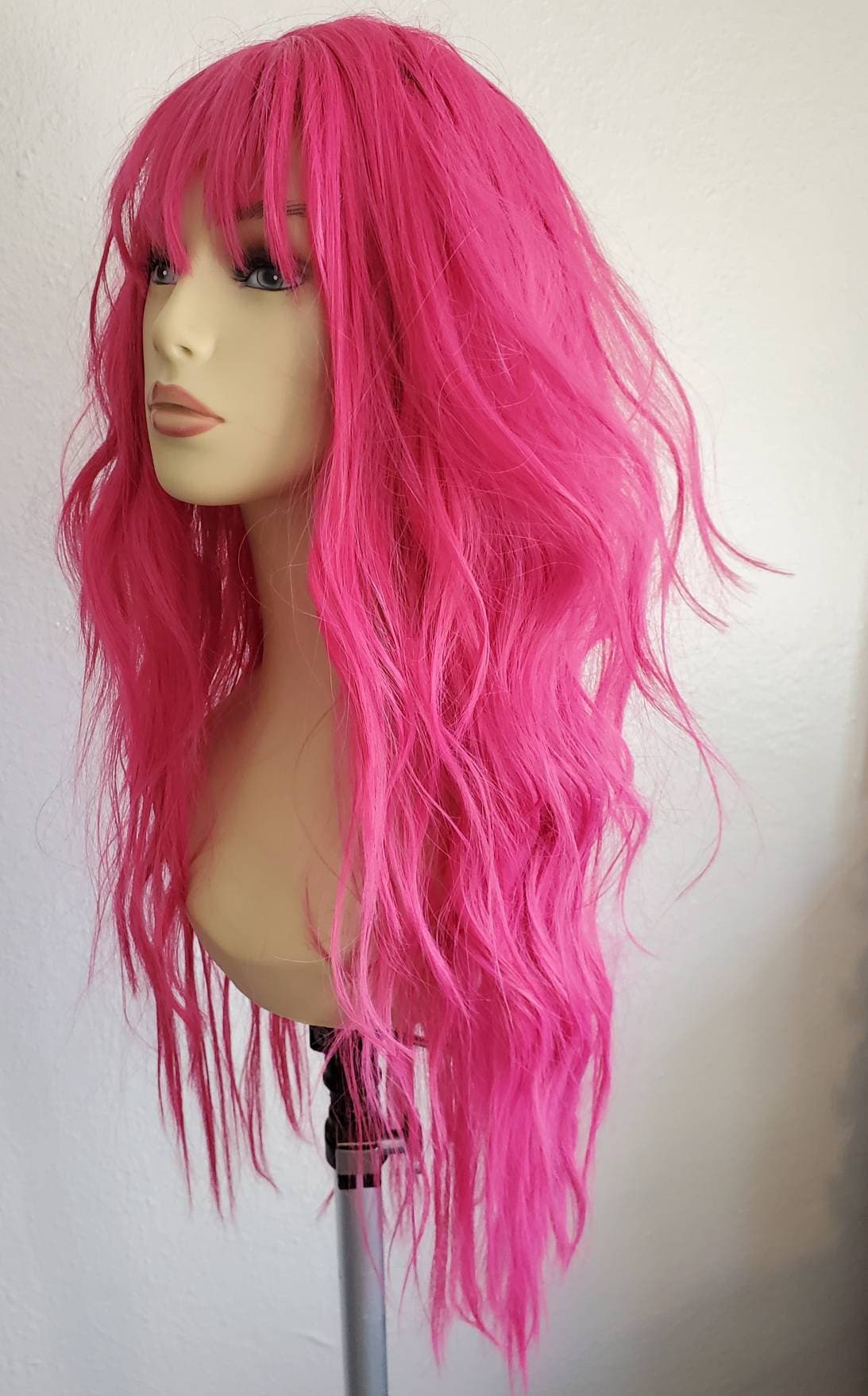 Lange Hot Pink Gewellte Texturierte Perücke Mit Schichten, Pony, Perücke, Wolf Shag, Rosa Zottelschichten von Etsy - WigCraving