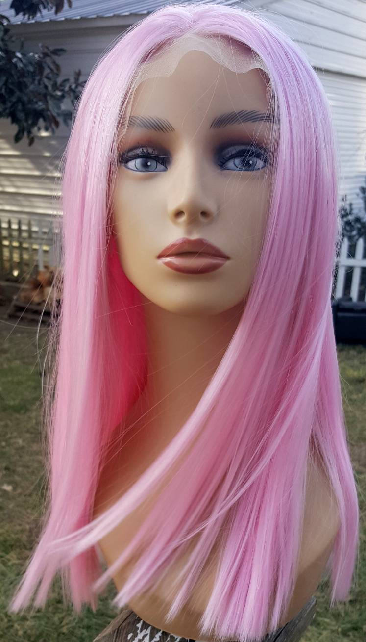 Rosa Lace Front Perücke, Rosa Mittellange Leichte Pastellrosa von Etsy - WigCraving