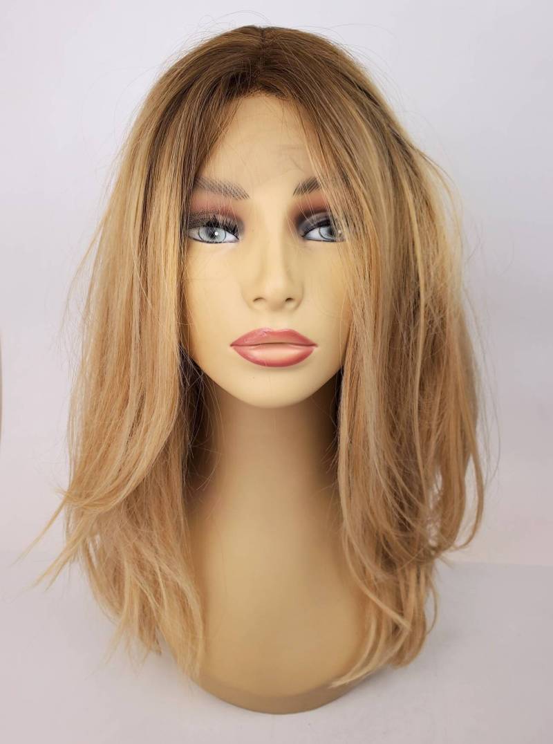 Sandy Blonde Lace Front Perücke, Mittellange Layered Verwurzelte Weiche Schichten, Warme von Etsy - WigCraving