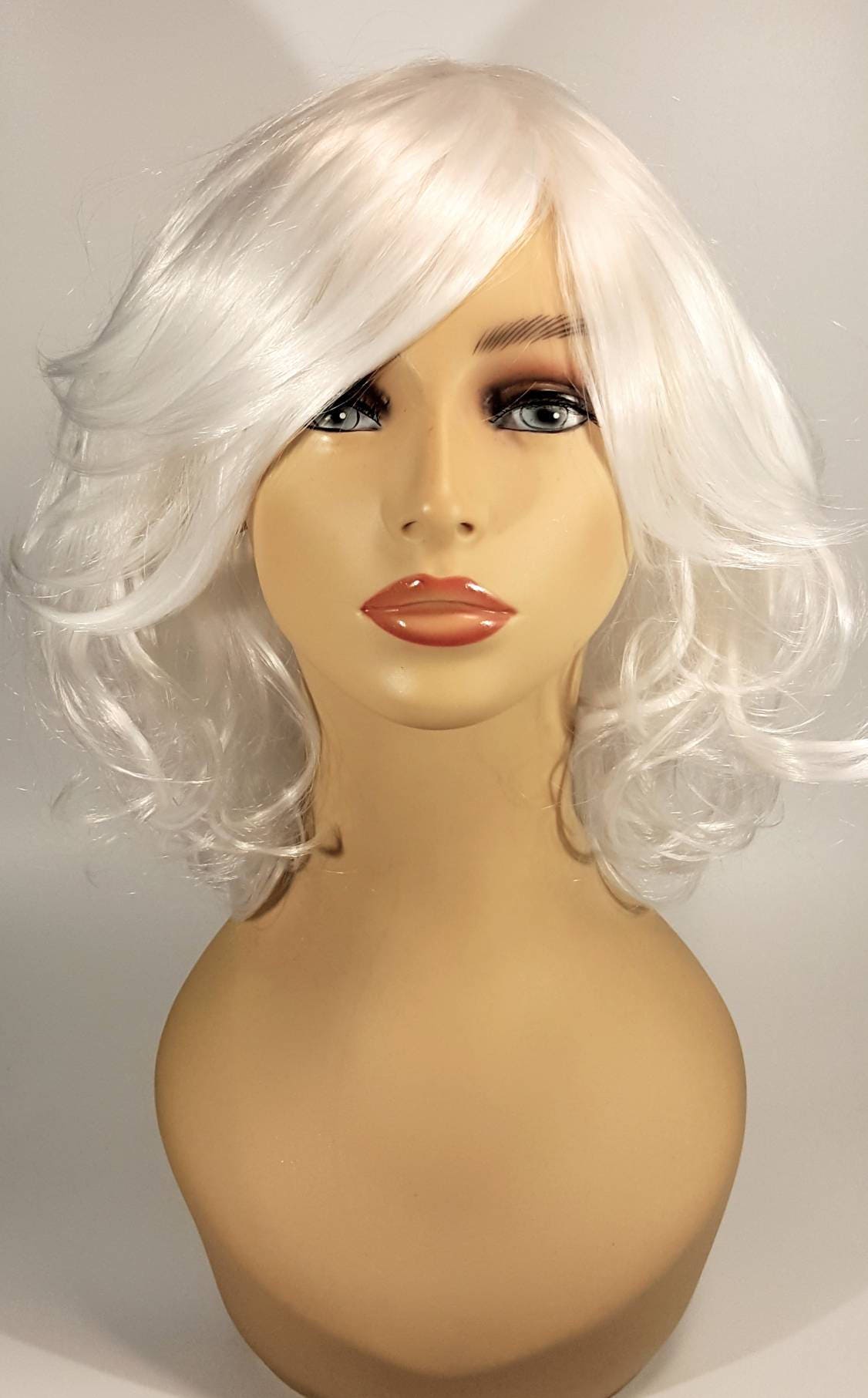 Schulterlange Gewellte Weiße Perücke, Perücke Mit Langen Gestapelten Schichten, Blonde Perücken, Bob Weiß von Etsy - WigCraving