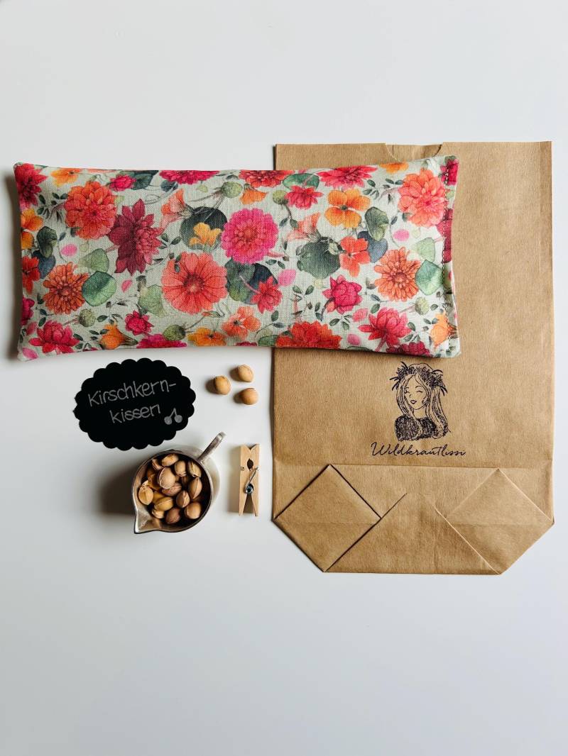 Wohltuendes Kirschkernkissen Für Klein & Groß - Kalt Und Warm Verwendbar von Etsy - Wildkrautlissi