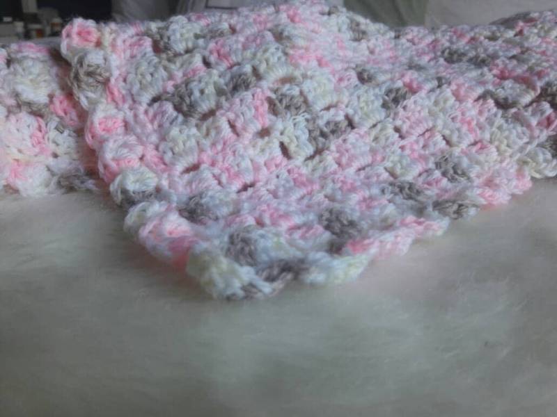 Handgemachte Babydecke Rosa - Häkeldecke Handgemachte Babydecke Rosa - Häkeldecke von Etsy - WillowWhimsyLane