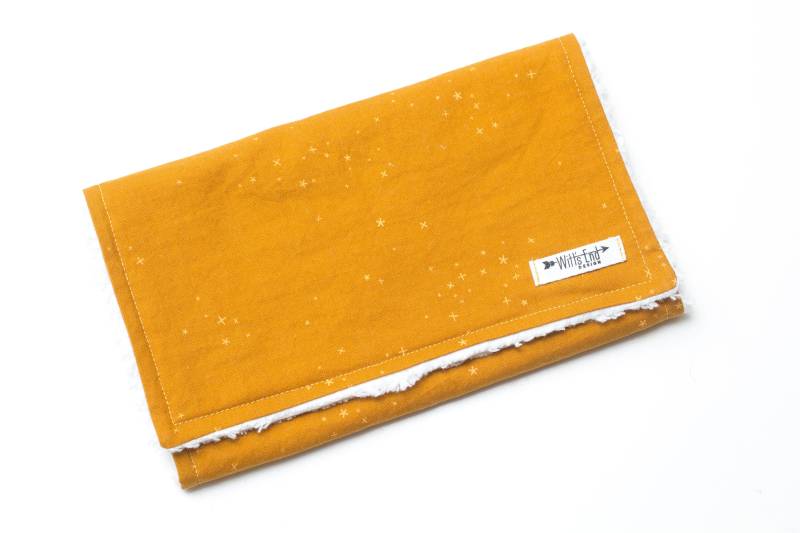 Senf Sterne Spucktuch, Baumwolle Chenille, Gender Neutral von Etsy - WittsEndDesign