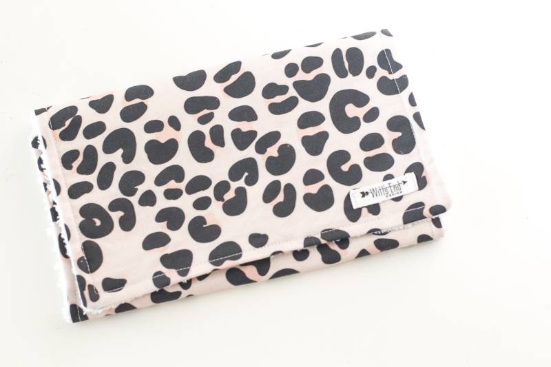 Spucktuch Leoparden Print Baumwolle Chenille, Geschenk Zur Geburt Spucktuch Leoparden Print Baumwolle Chenille, Geschenk Zur Geburt von Etsy - WittsEndDesign