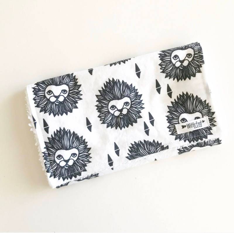 Spucktuch - Lions Spucktuch. Mix & Match Baby Shower Geschenk. Burp Lappen. Spucktücher. Modernen Löwe Von Andrea Lauren von Etsy - WittsEndDesign