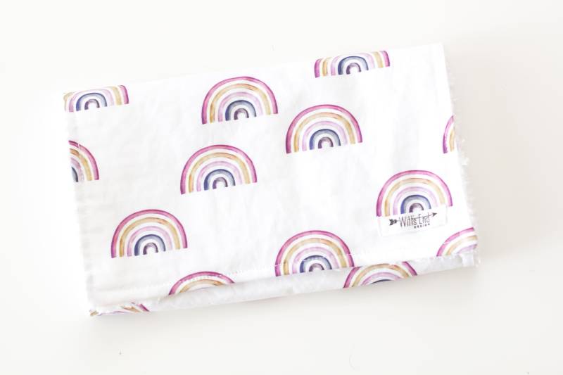 Spucktuch-Rainbow Spucktuch. Mix & Match Spucktuch-Baby Shower Geschenk. Spuckkissen. Modernes Boho. Regenbogen. Spucktuch von Etsy - WittsEndDesign
