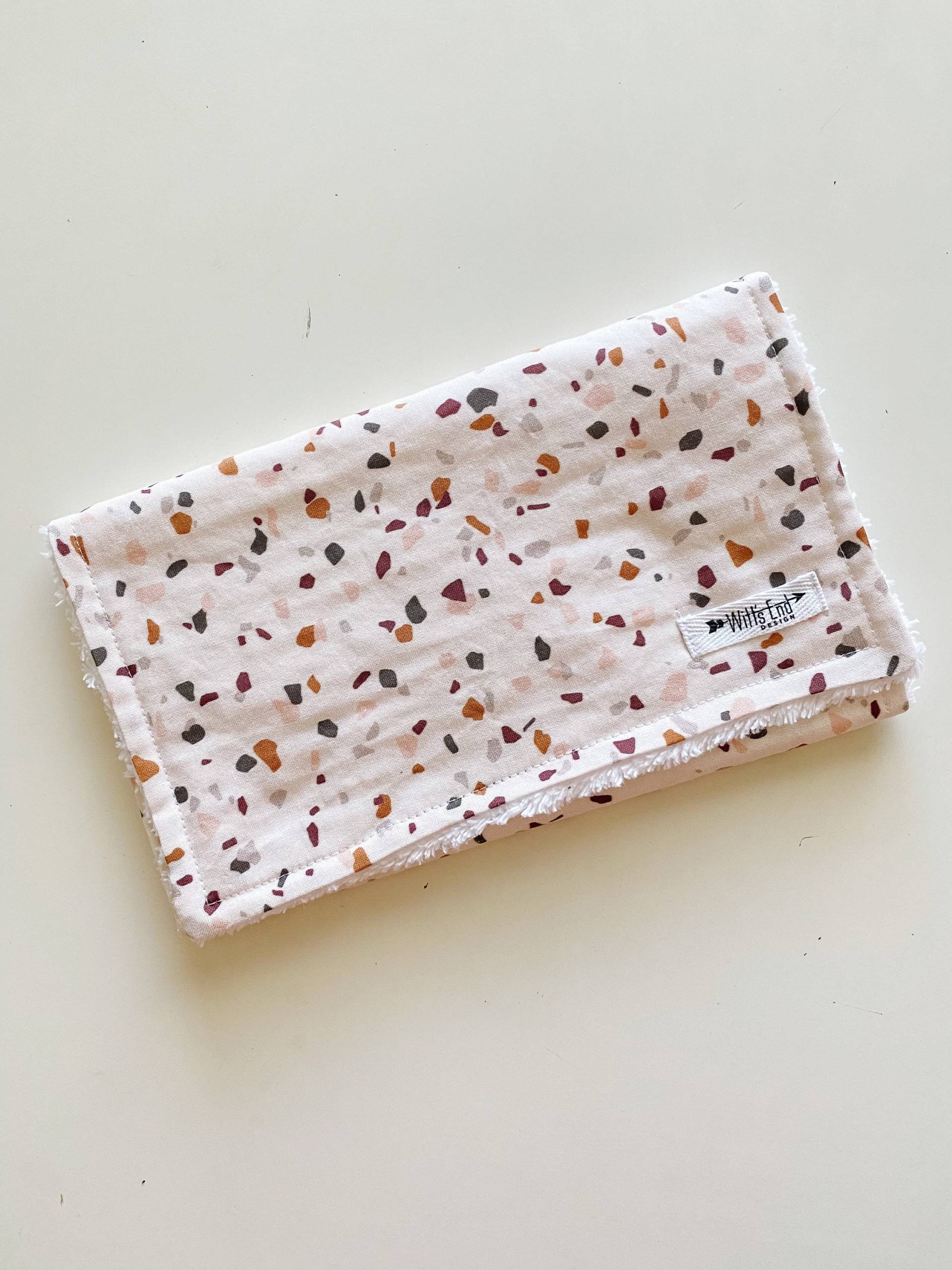 Terrazzo Burp Tuch, Modern Gender Neutral Cloth Mix & Match-Super Absorbent Cotton Chenille, Rag-Terrazo von Etsy - WittsEndDesign