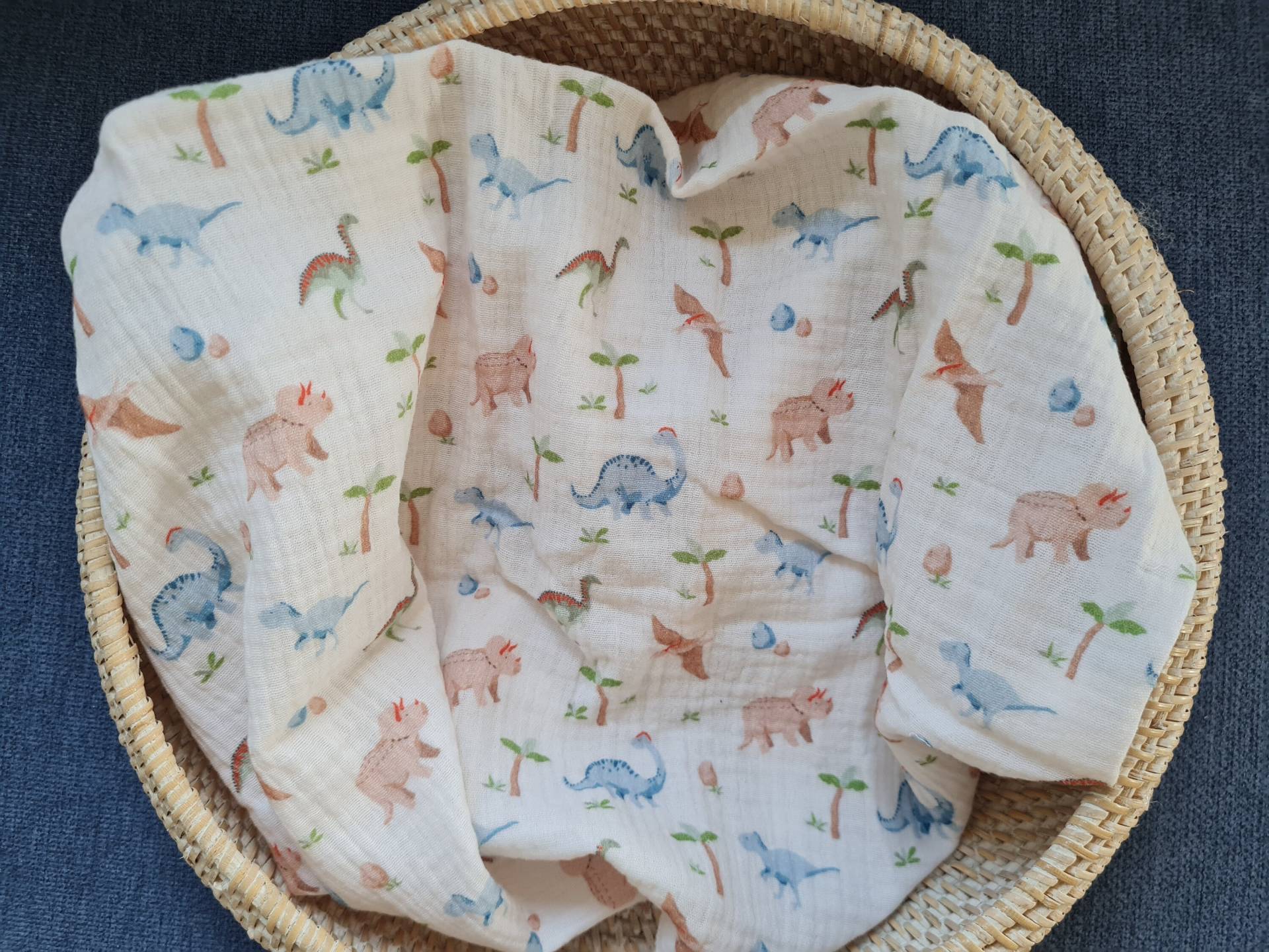 Dino Bunt Baumwolltuch Doppelstofflage, 100% Bw Stoff Für Babys, Kleinkinder, Weicher Musselin Baumwollstoff, Spuck-, Kuscheltuch, Stillen Dino Bunt Baumwolltuch Doppelstofflage, 100% Bw Stoff Für Babys, Kleinkinder, Weicher Musselin Baumwollstoff, Spuck-, Kuscheltuch, Stillen von Etsy - WohlgefuehlDaheim