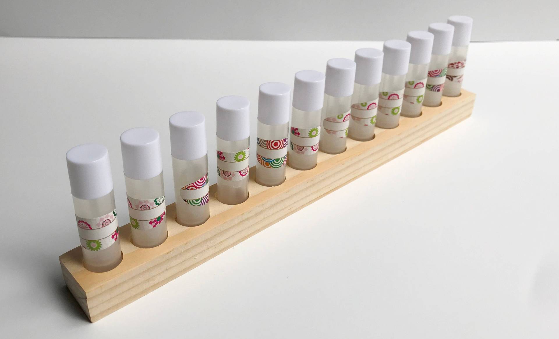 Lippenbalsam-Tube-Halter-streifen Hölzerner Lippenbalsam-Anzeigen-Lippenbalsam-Tube-streifen von Etsy - WolfcreekWoodcrafts