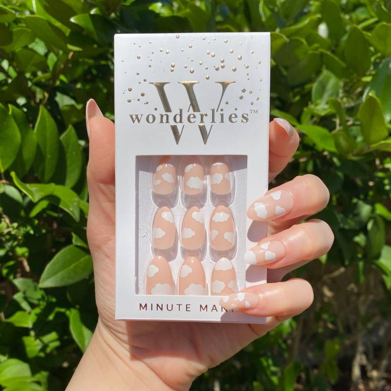 Wolkenkonfetti Drücken Sie Auf Die Nägel Beige & Weiße Mandelnägel von Etsy - Wonderlies