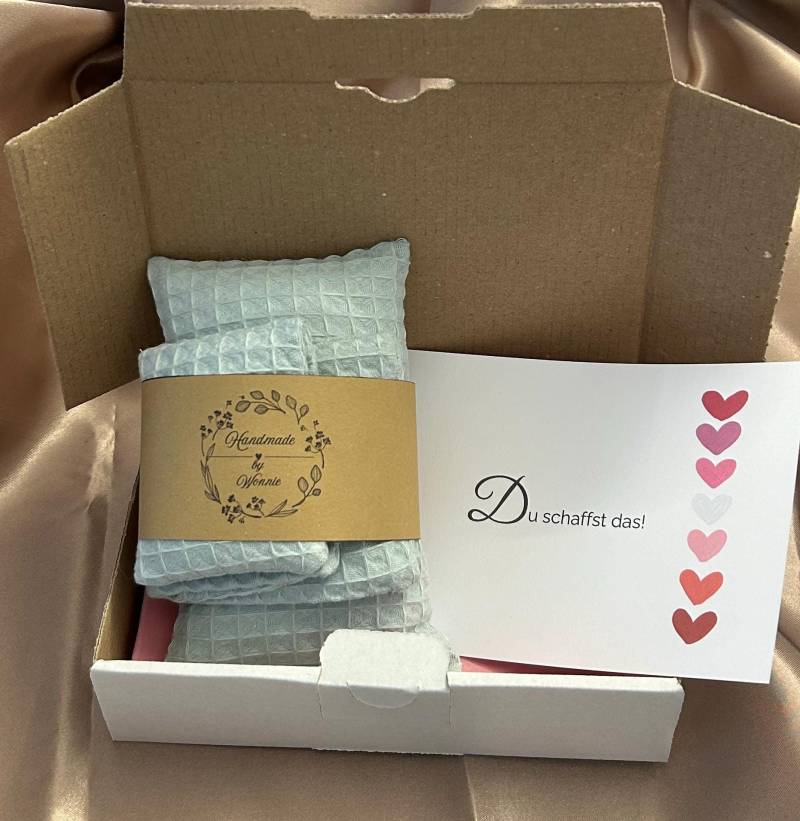 Geschenkset Portkissen Set Mit Mutmacherkarte/ Autogurtkissen Und Kleines Für Bh Topträger von Etsy - Wonniebares