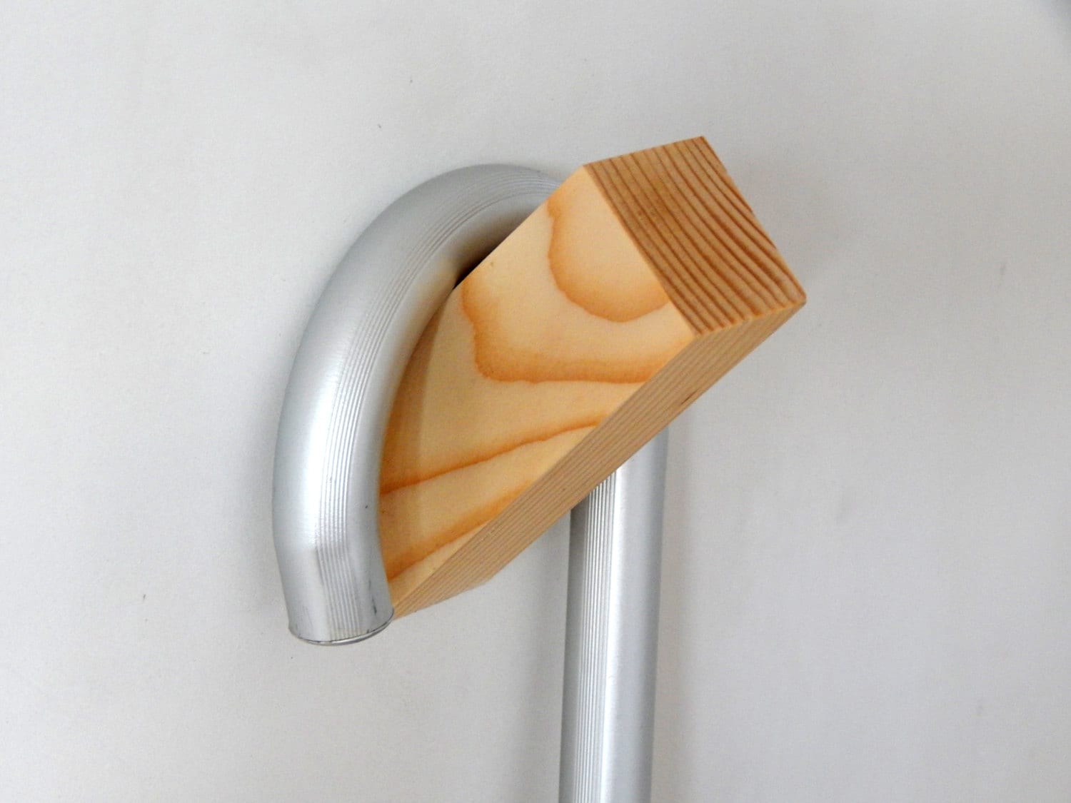 Kiefern Wandhaken, Holzgarderobe, Garderobe, Moderner Holzhaken, Wohndekor, Dekorative Äste, Accessorize von Etsy - WorldOfHooks