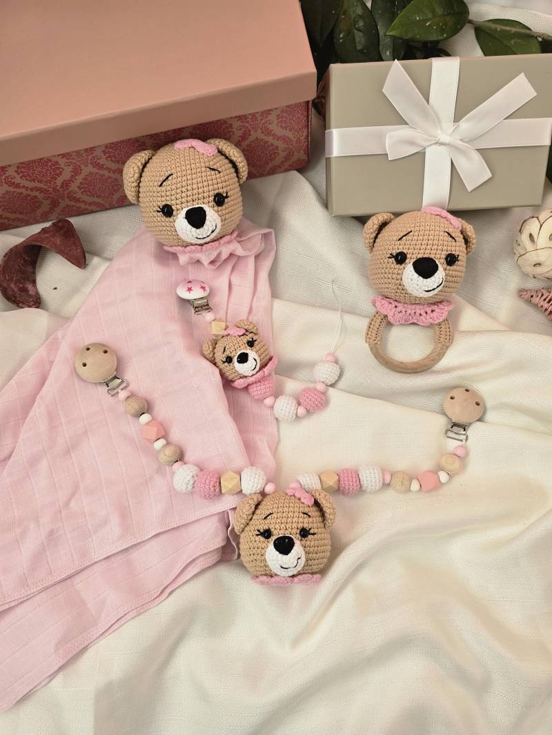 Schnullerkette, Bär-Set, Amigurumi, Spielzeug, Geschenkidee, Puppe, Amigurumi-Bär-Set, Kinderwagenkette, Rassel, Geschenk, Taufe, Teddy von Etsy - WorldofKidsHandmade