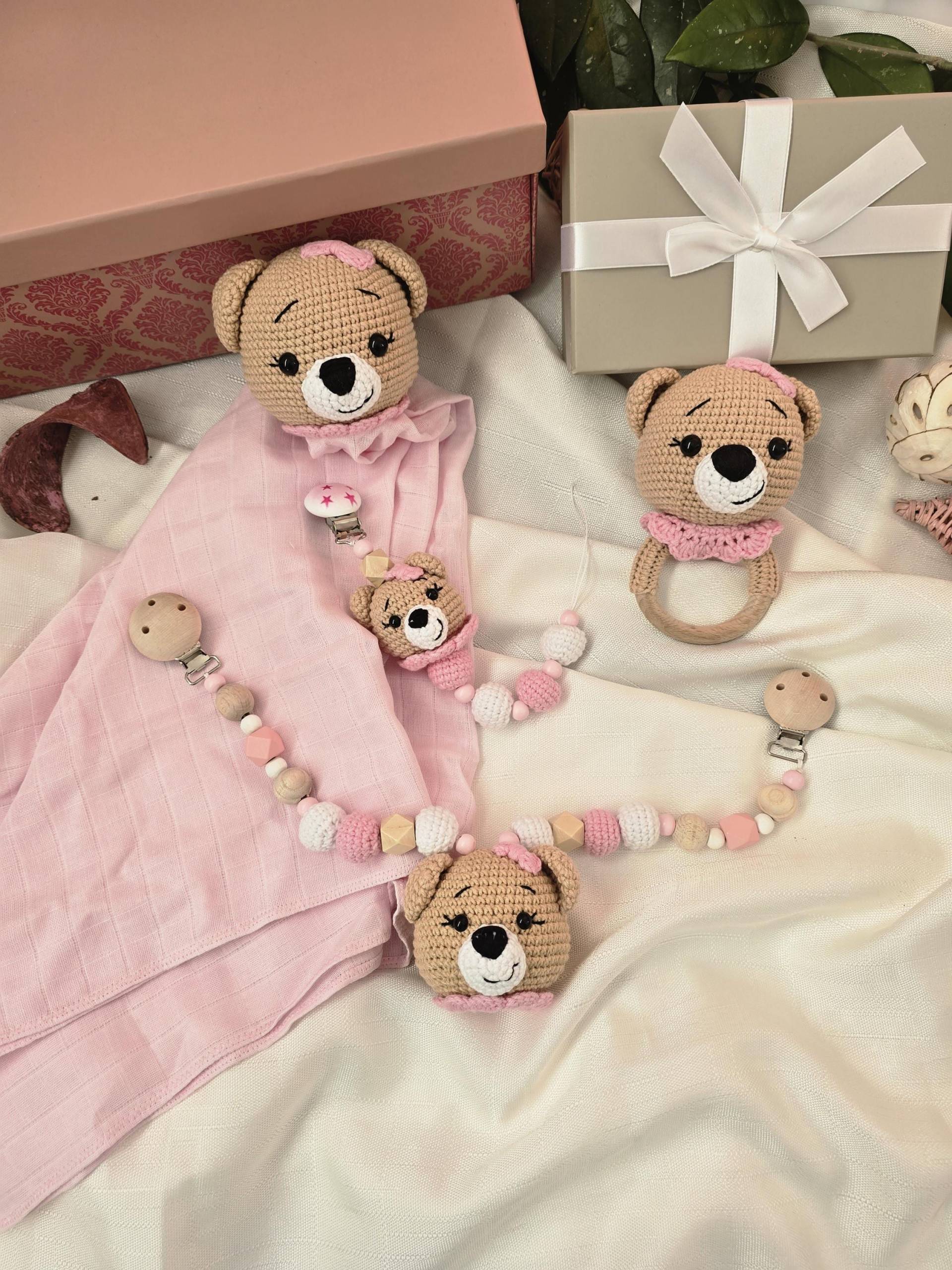 Schnullerkette, Bär-Set, Amigurumi, Spielzeug, Geschenkidee, Puppe, Amigurumi-Bär-Set, Kinderwagenkette, Rassel, Geschenk, Taufe, Teddy von Etsy - WorldofKidsHandmade