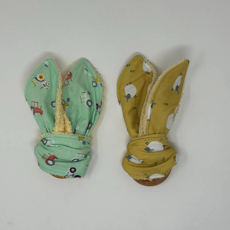 Hase Ohr Stoff Holz Beissring Bauernhof Tiere, Traktor, Schaf-Zaunkönig Riley Designs von Etsy - WrenRileyDesigns