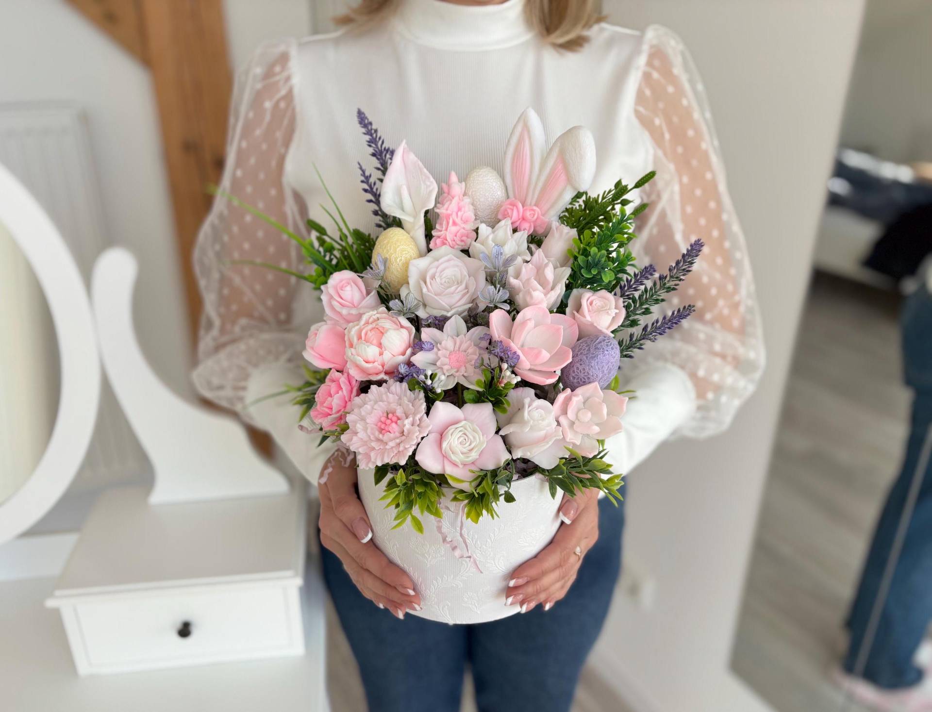 Osterhasen Seifenblumenstrauß in Weißer Geschenkbox - Handgefertigtes Blumen Seifenarrangement, Luxuriöse Osterdekoration Osterhasen Seifenblumenstrauß in Weißer Geschenkbox - Handgefertigtes Blumen Seifenarrangement, Luxuriöse Osterdekoration von Etsy - WunderBlumenBoutique
