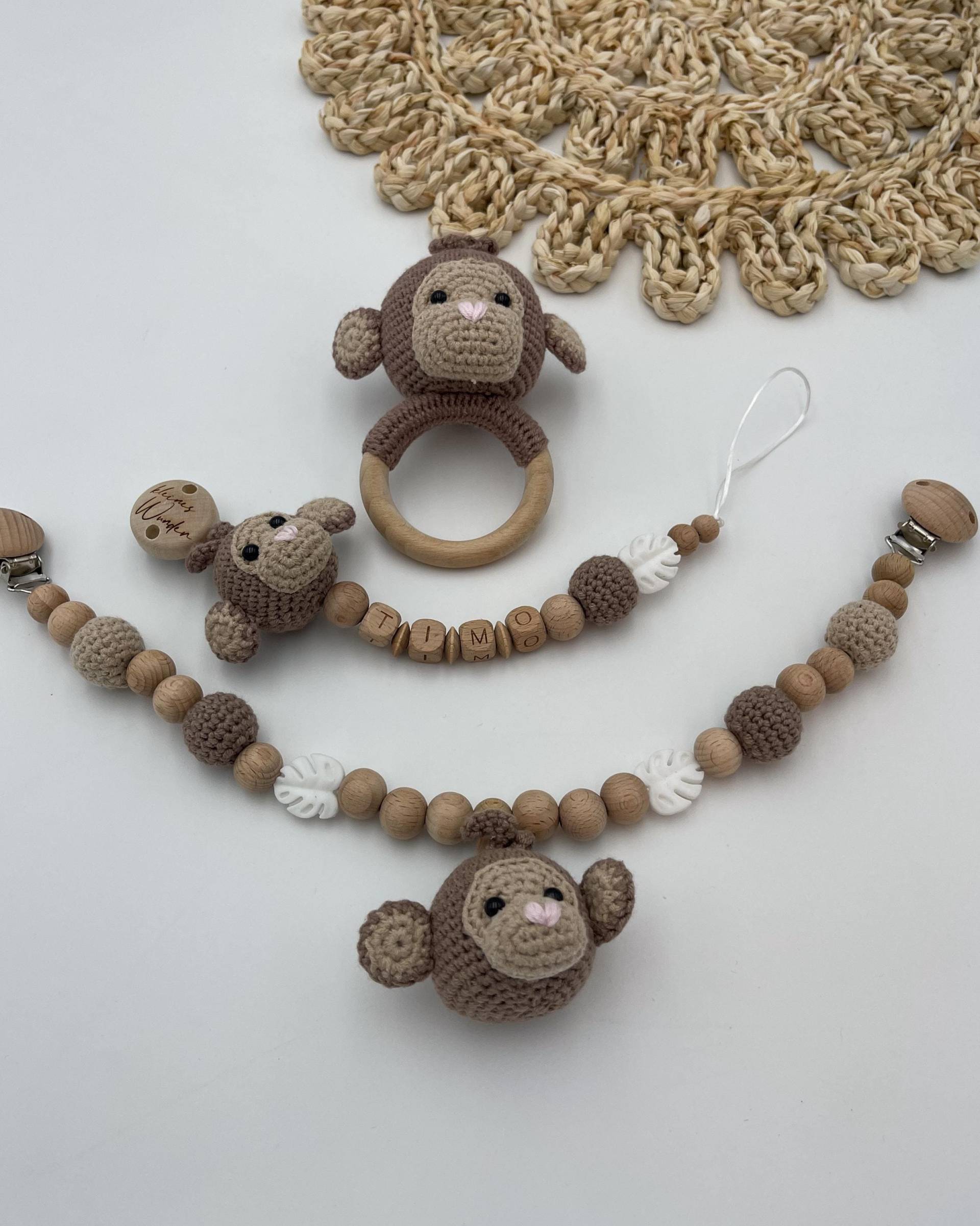 Handgemachtes Baby-Affen-Set | Schnullerkette, Kinderwagenkette & Rassel Personalisierbar Mit Namen Geschenk Geburt, Affe Gehäkelt von Etsy - WunderherzchenbyAnja
