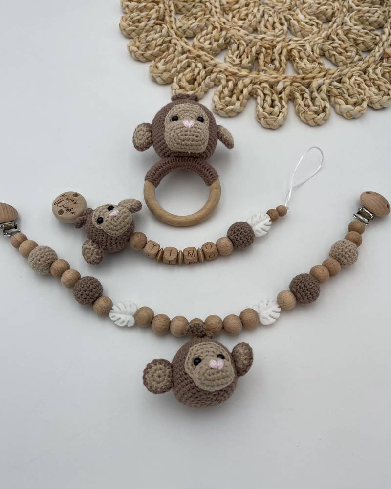 Handgemachtes Baby-Affen-Set | Schnullerkette, Kinderwagenkette & Rassel Personalisierbar Mit Namen Geschenk Geburt, Affe Gehäkelt von Etsy - WunderherzchenbyAnja
