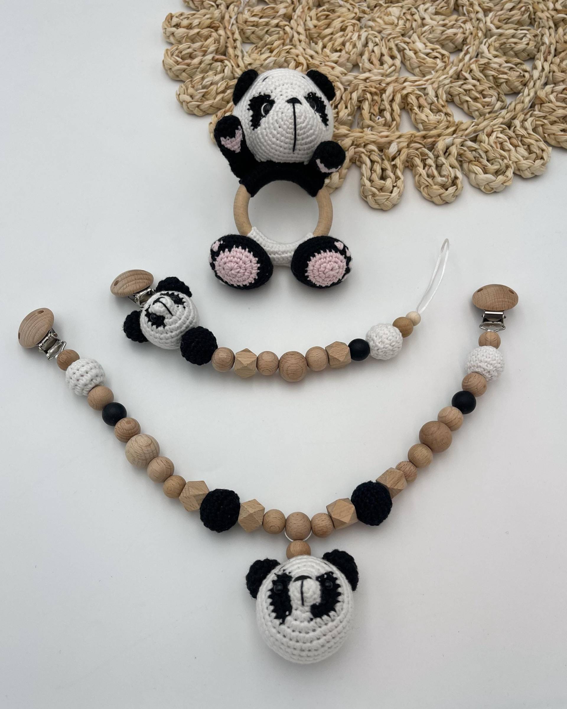 Handgemachtes Baby-Panda -Set | Schnullerkette, Kinderwagenkette & Rassel Personalisierbar Mit Namen Oder Buchstaben Geschenk Geburt von Etsy - WunderherzchenbyAnja
