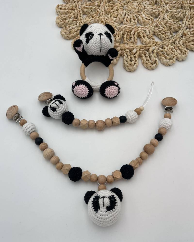 Handgemachtes Baby-Panda -Set | Schnullerkette, Kinderwagenkette & Rassel Personalisierbar Mit Namen Oder Buchstaben Geschenk Geburt von Etsy - WunderherzchenbyAnja