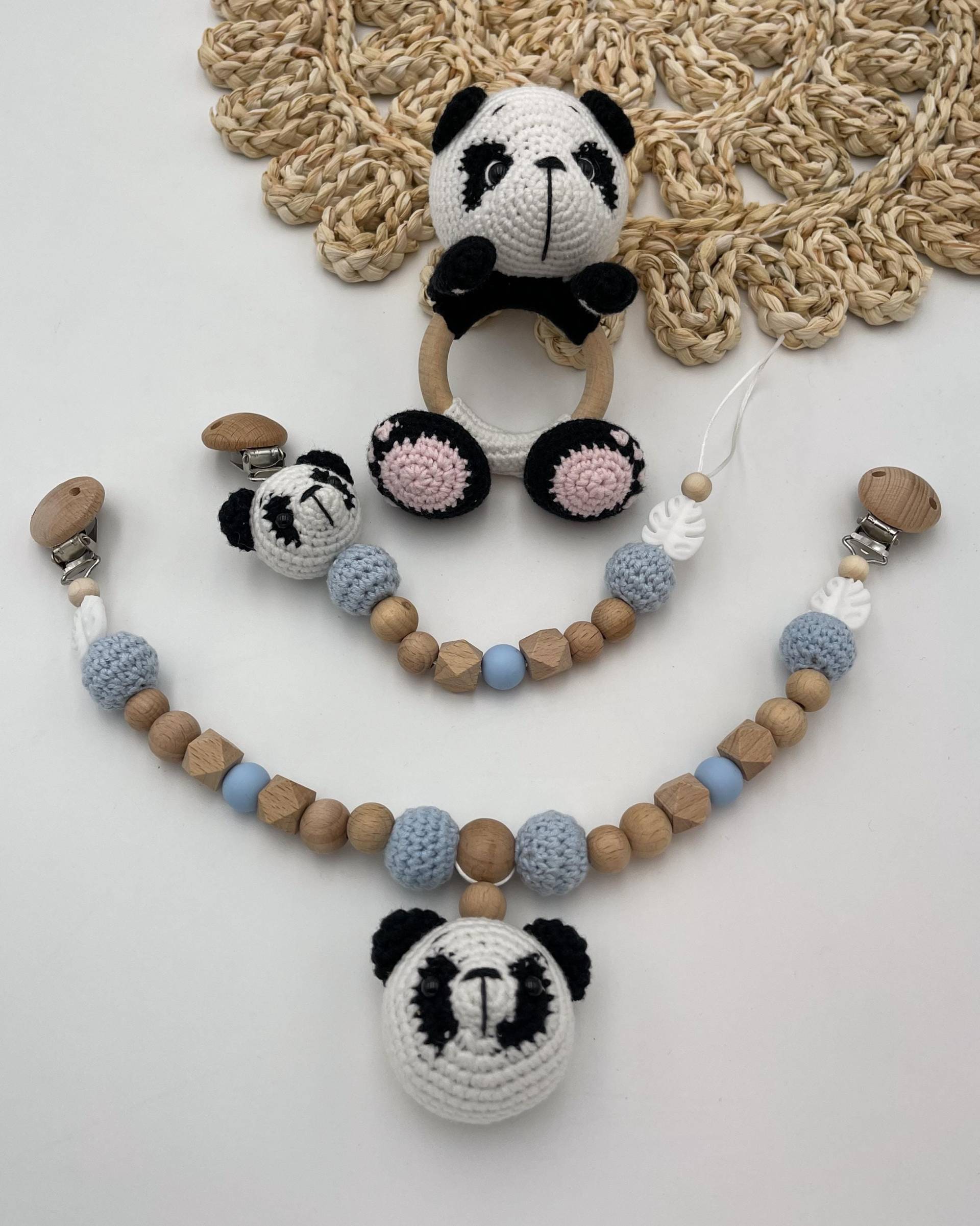 Handgemachtes Baby-Panda -Set | Schnullerkette, Kinderwagenkette & Rassel Personalisierbar Mit Namen Oder Buchstaben Geschenk Geburt von Etsy - WunderherzchenbyAnja