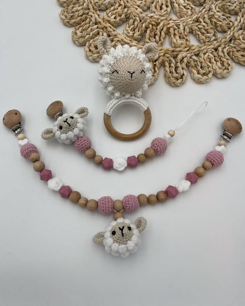 Handgemachtes Baby-Schaf-Set | Schnullerkette, Kinderwagenkette & Rassel Personalisierbar Mit Namen Oder Buchstaben Geschenk Geburt von Etsy - WunderherzchenbyAnja