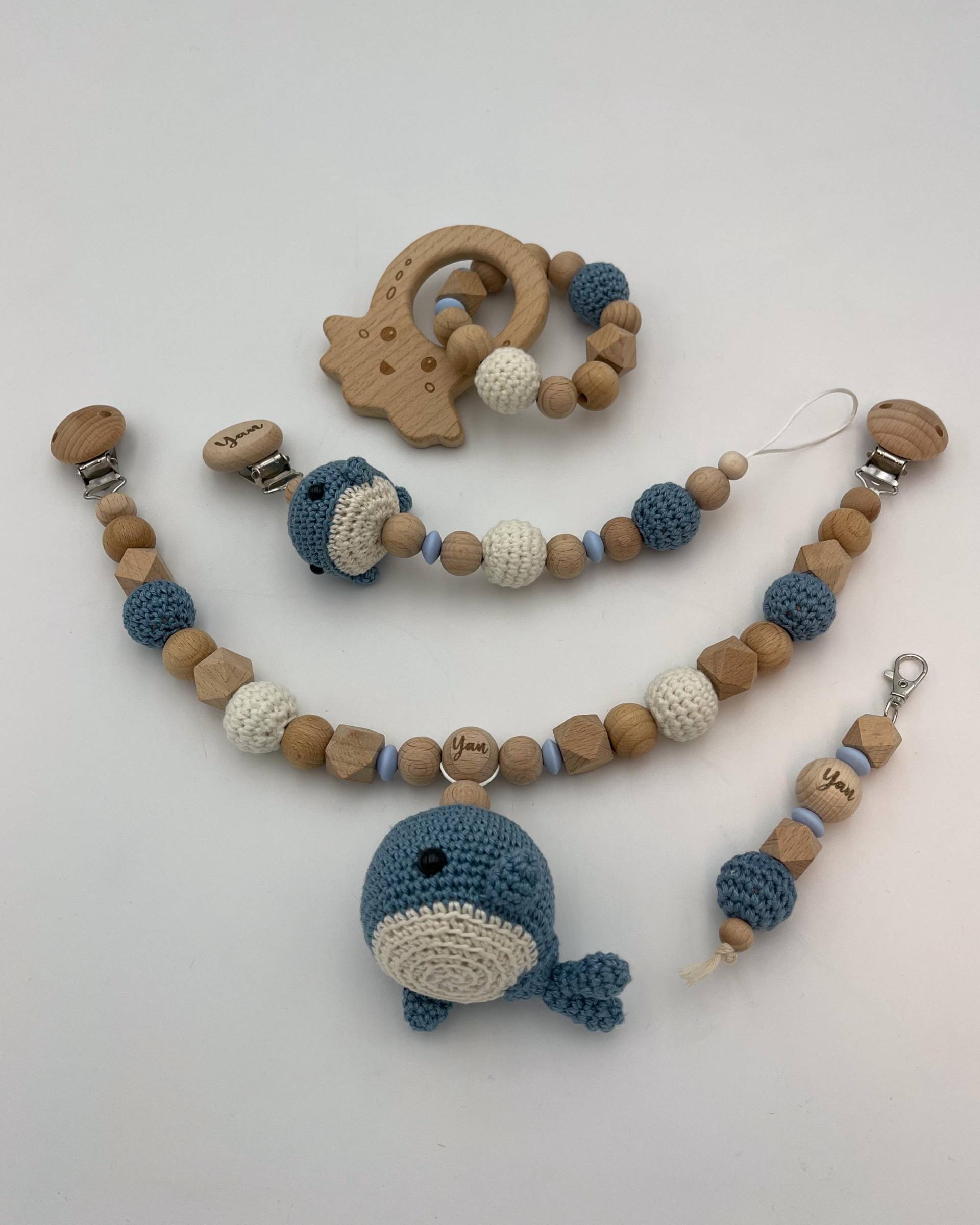 Handgemachtes Baby-Wal-Set | Schnullerkette, Kinderwagenkette & Rassel Personalisierbar Mit Namen Oder Buchstaben Geschenk Geburt von Etsy - WunderherzchenbyAnja