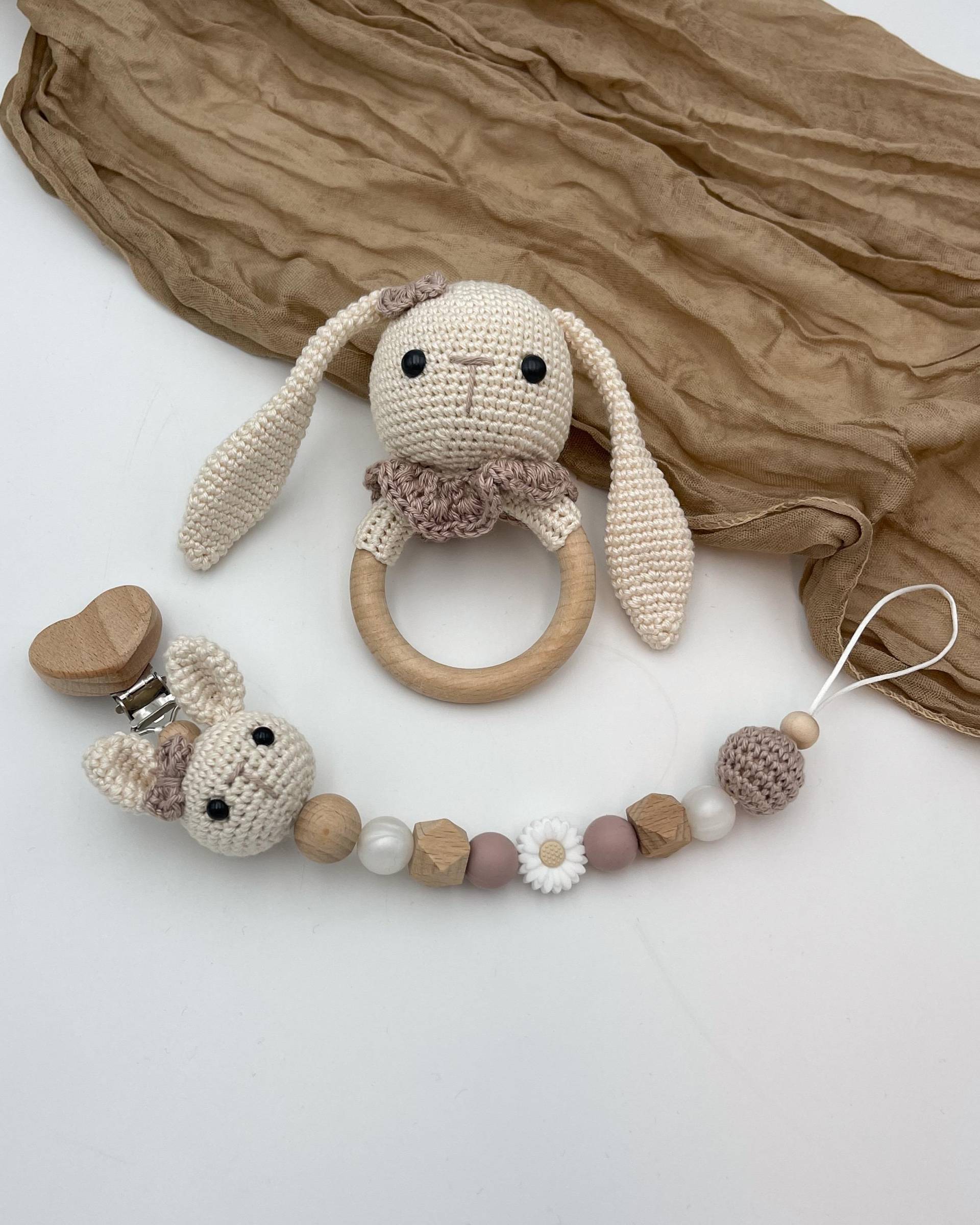 Handgemachtes Hasen-Set | Kinderwagenkette & Rassel Personalisierbar Mit Namen Geschenk Geburt, Hase Gehäkelt von Etsy - WunderherzchenbyAnja