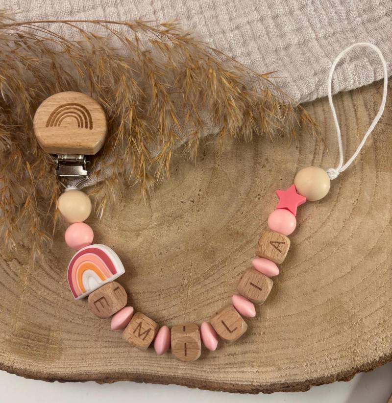 Personalisierte Schnullerkette Mit Namen Aus Holz Und Silikon Mädchen I Baby Geschenk Geburt Regenbogen Clips Motiven von Etsy - Wunschzimmerchen