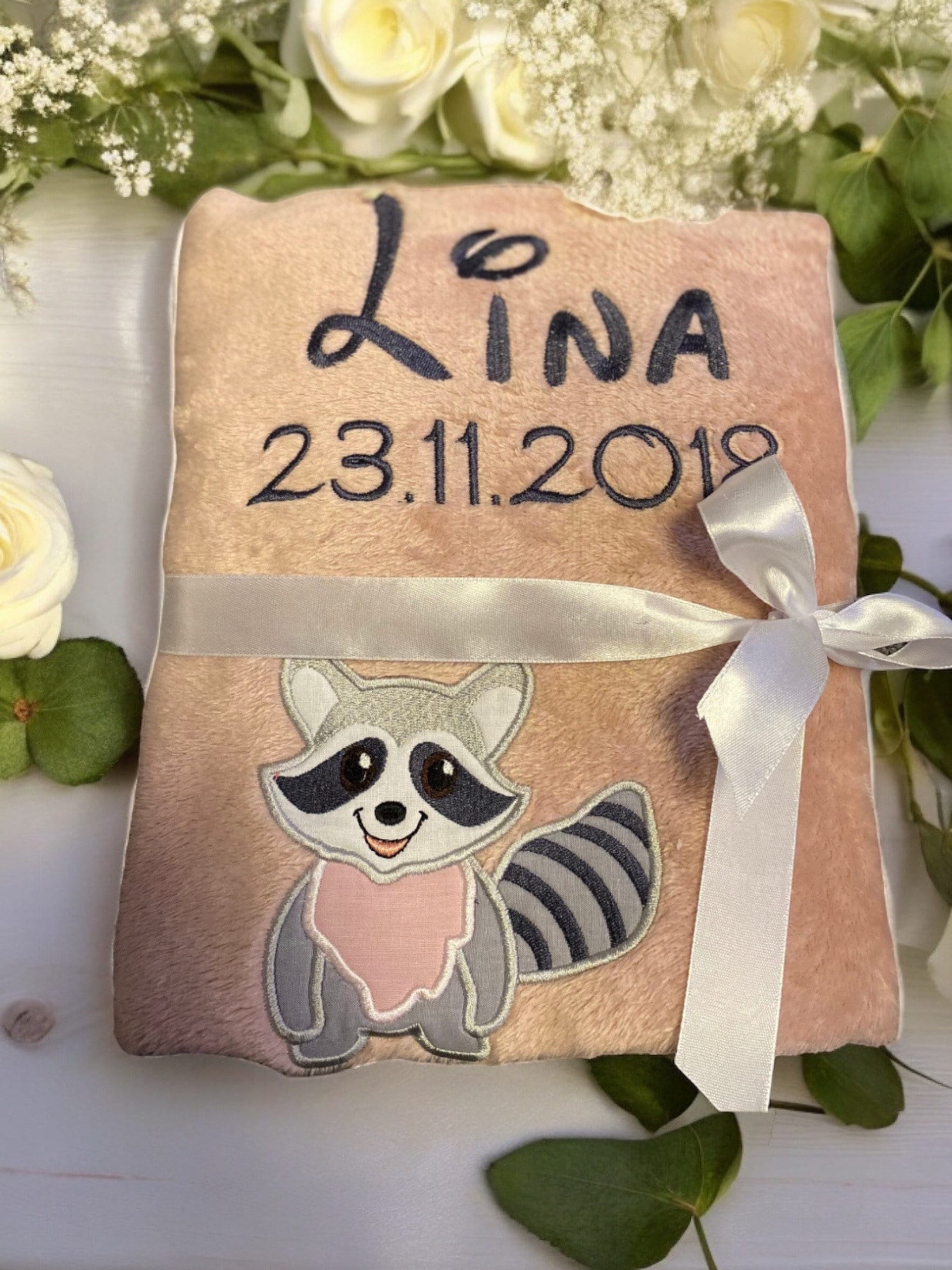 Babydecke „ Kleiner Waschbär Rudi " Personalisierbar Mit Namen Und Weiteren Daten - Decke von Etsy - Wuselwind