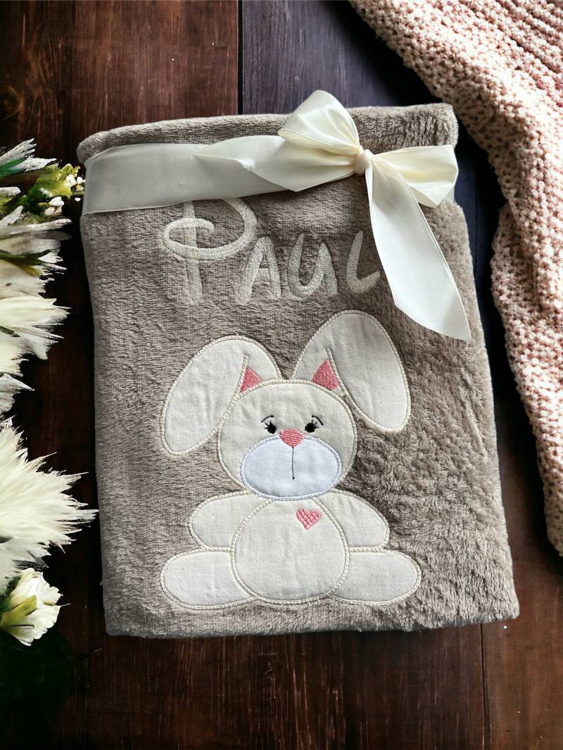 Babydecke „Hase Hoppel" Personalisierbar Mit Namen Und Weiteren Daten - Decke Für Jungen Mädchen von Etsy - Wuselwind