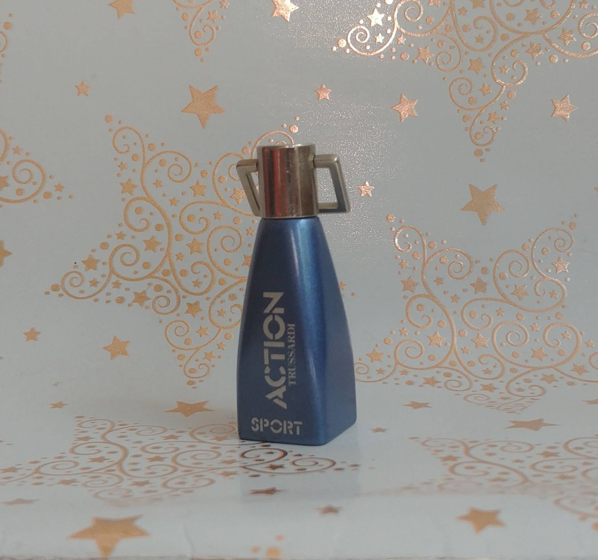 Miniatur Action Sport Von Trussardi, 1, 6 Ml Edt, Metallflakon 1993 - Leer Miniatur Action Sport Von Trussardi, 1, 6 Ml Edt, Metallflakon 1993 - Leer von Etsy - Xoxiane