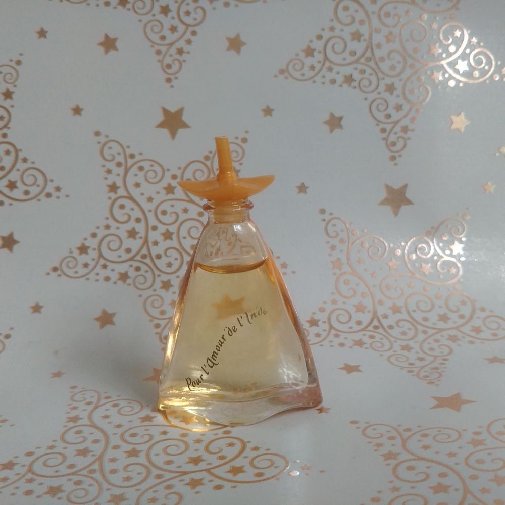 Miniatur Pour L'amour De L'inde Von Le Monde En Parfum , 7, 5 Ml Eau Toilette 1996 Miniatur Pour L'amour De L'inde Von Le Monde En Parfum , 7, 5 Ml Eau Toilette 1996 von Etsy - Xoxiane