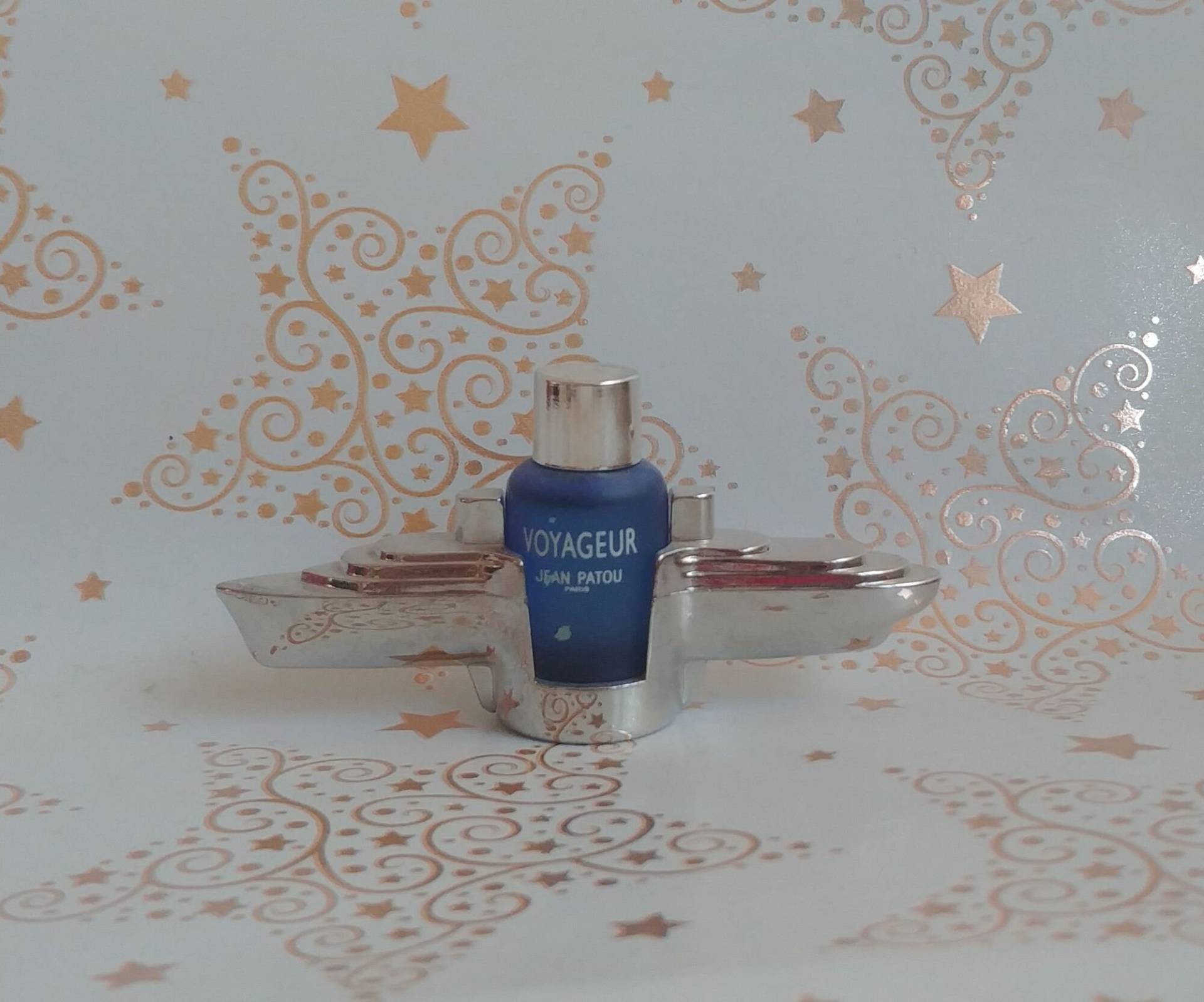Miniatur Voyageur Von Jean Patou, 5 Ml Edt, Mit Schiff, Geeiste Version, 1994 Miniatur Voyageur Von Jean Patou, 5 Ml Edt, Mit Schiff, Geeiste Version, 1994 von Etsy - Xoxiane