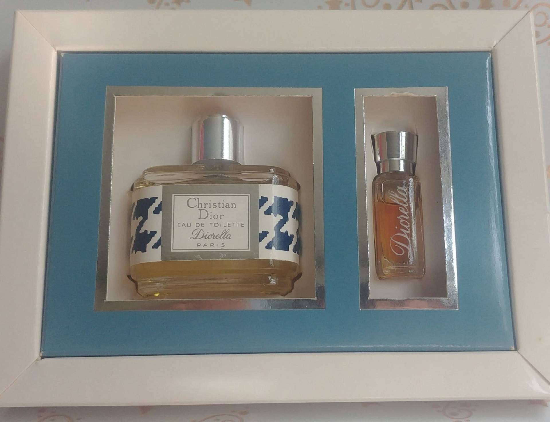 Miniaturen Set Diorella Von Christian Dior, 8, 5 Ml Edt Plus 2 Reines Parfum Mit Box 1972 Miniaturen Set Diorella Von Christian Dior, 8, 5 Ml Edt Plus 2 Reines Parfum Mit Box 1972 von Etsy - Xoxiane