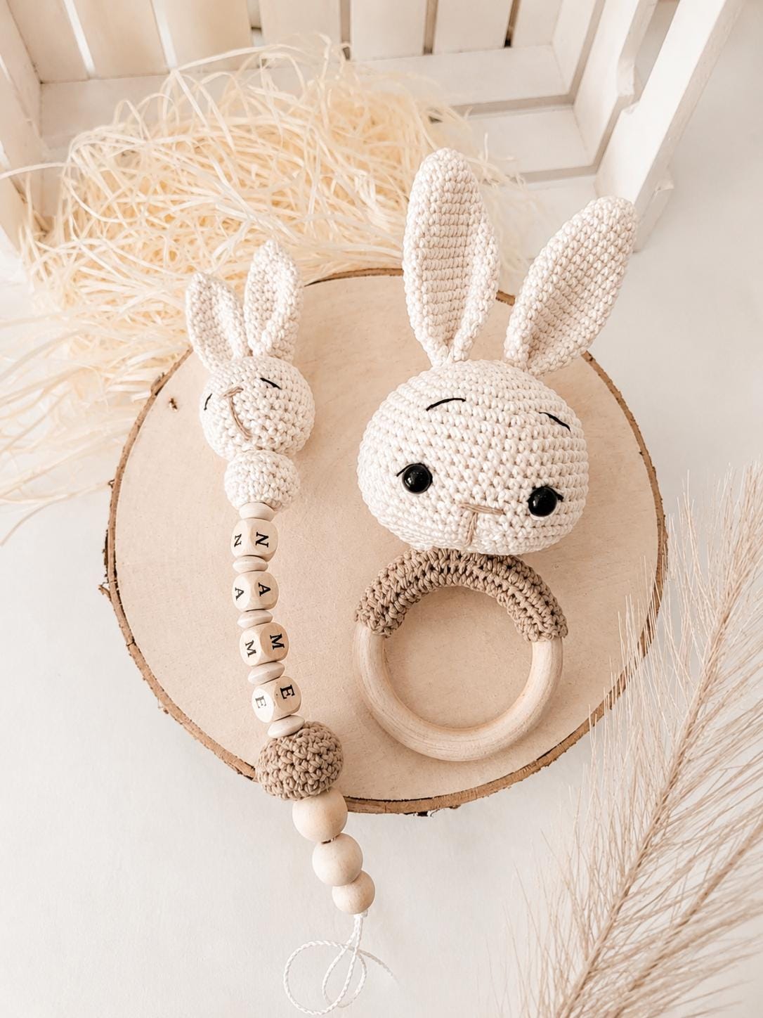 Hase Baby Set, Schnullerkette Hase, Baby Shower Gift, Bunny, Kuscheltier Schnullerkette Greifring Geschenk Geburt Taufe Hase Baby Set, Schnullerkette Hase, Baby Shower Gift, Bunny, Kuscheltier Schnullerkette Greifring Geschenk Geburt Taufe von Etsy - Yarenchucks