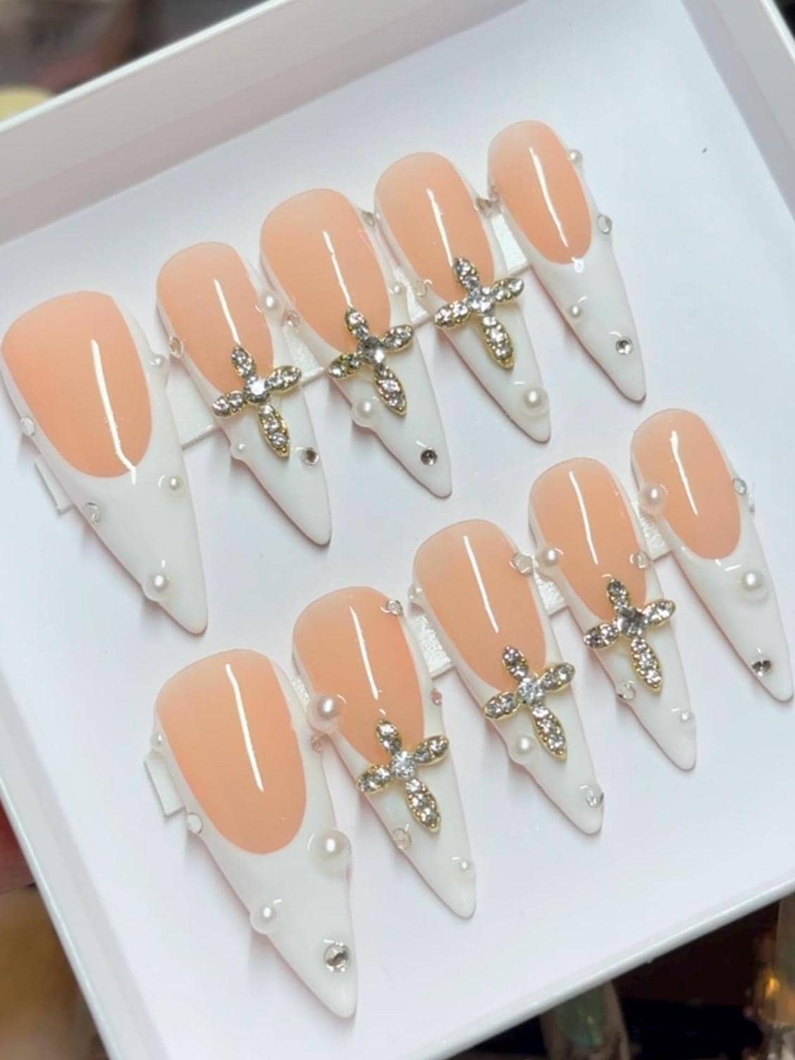 Icy Weißes Kreuz Charm Press On Nägel Bling Handgefertigte Lange Stiletto von Etsy - YasmenaNailCo