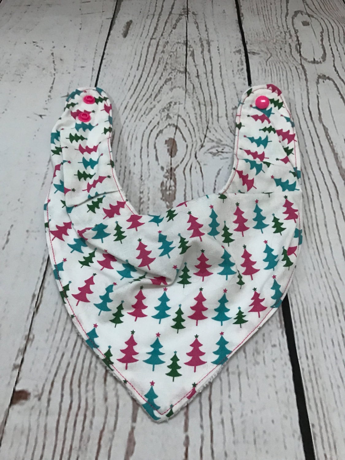 Rosa & Blau Weihnachtsbaum Weihnachten Bandana Lätzchen - Dribble Bibdana Print von Etsy - YouAreMySunshineLtd