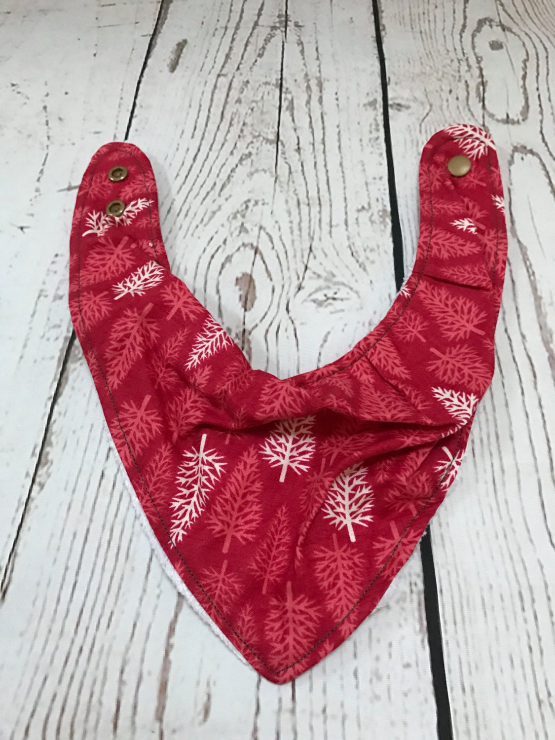 Scandi Rot Weihnachten Tanne Baum Bandana Lätzchen - Dribble Bibdana Weihnachtsbaum Print von Etsy - YouAreMySunshineLtd