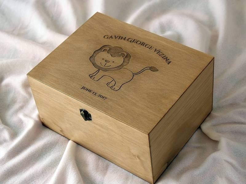 Personalisierte Baby Erinnerungsbox, Erste Geburtstagskapsel, Geschenk Für Neugeborene Personalisierte Baby Erinnerungsbox, Erste Geburtstagskapsel, Geschenk Für Neugeborene von Etsy - YouCanMAKEitPERSONAL