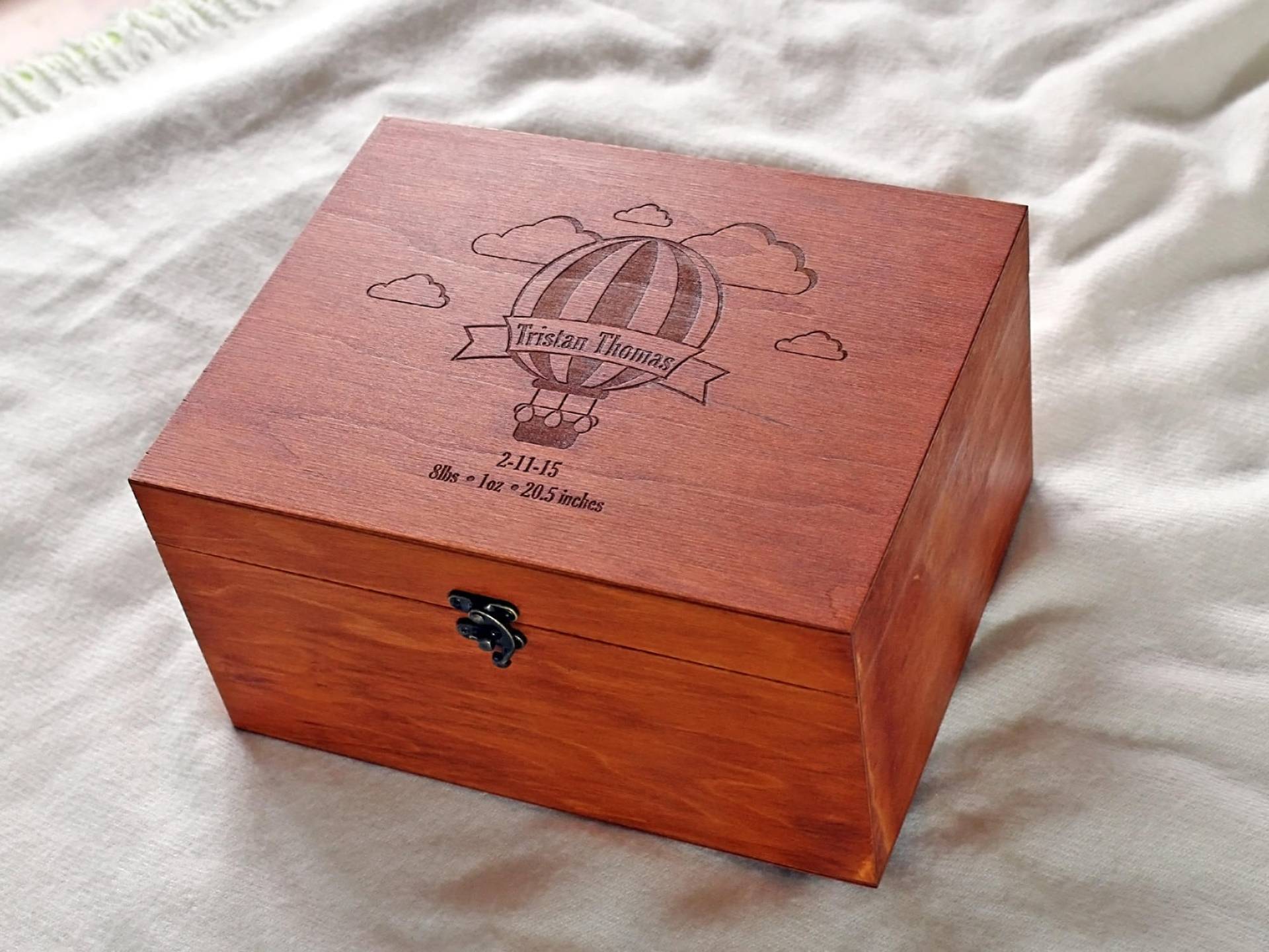 Personalisierte Baby Erinnerungsbox, Gravierte Babybox, Heißluftballon Holzbox von Etsy - YouCanMAKEitPERSONAL