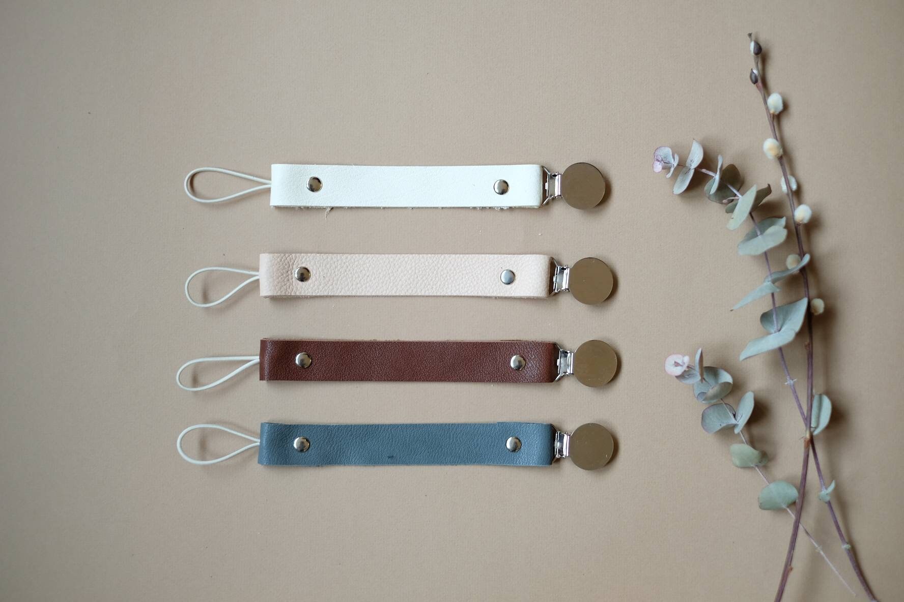 Schnullerkette/Schnullerband Beissringkette Dummy Clip Aus Bioleder von Etsy - YoungsMoccs