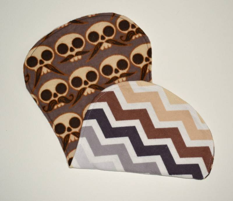 Braunes Skelett Moustache Spucktuch Mit Chevron Print, Totenkopf von Etsy - YourSassyGrandma