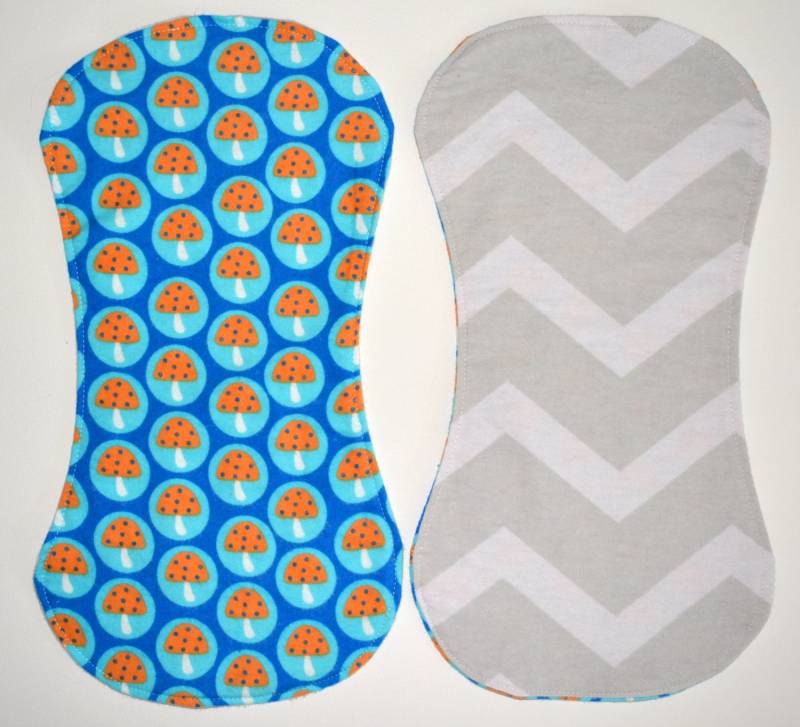 Türkisblaues Und Orangefarbenes Spucktuch Mit Grauem Chevron-Muster von Etsy - YourSassyGrandma
