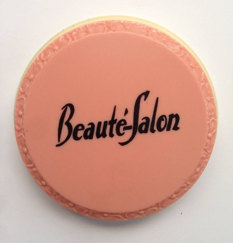 Beaute'-Salon 1940Er Jahre Gepresste Puderdose Beaute'-Salon 1940Er Jahre Gepresste Puderdose von Etsy - YourTurnVintageStore