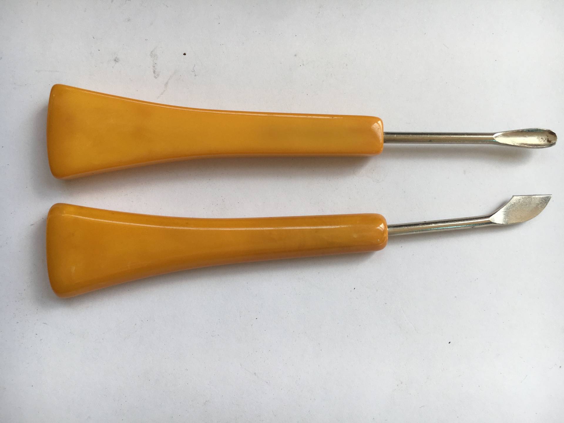 Butterscotch Bakelit Maniküre-Werkzeuge Butterscotch Bakelit Maniküre-Werkzeuge von Etsy - YourTurnVintageStore