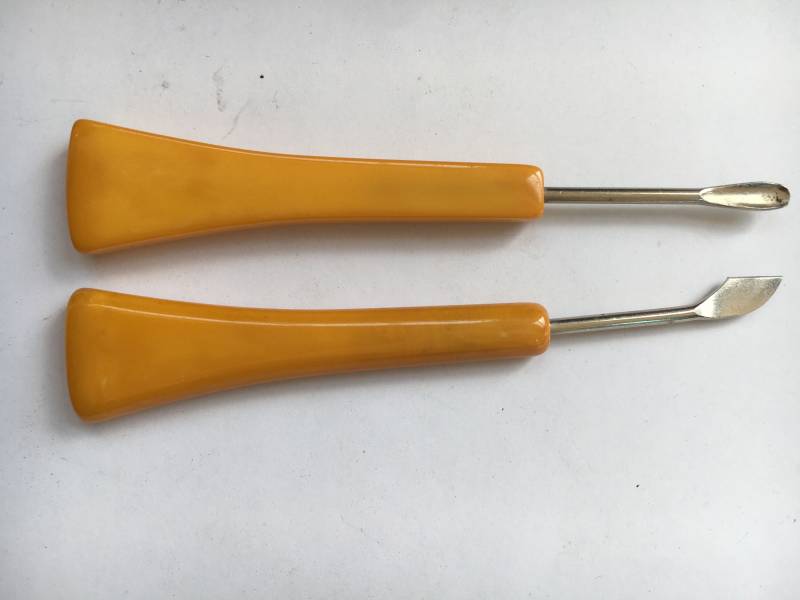 Butterscotch Bakelit Maniküre-Werkzeuge Butterscotch Bakelit Maniküre-Werkzeuge von Etsy - YourTurnVintageStore