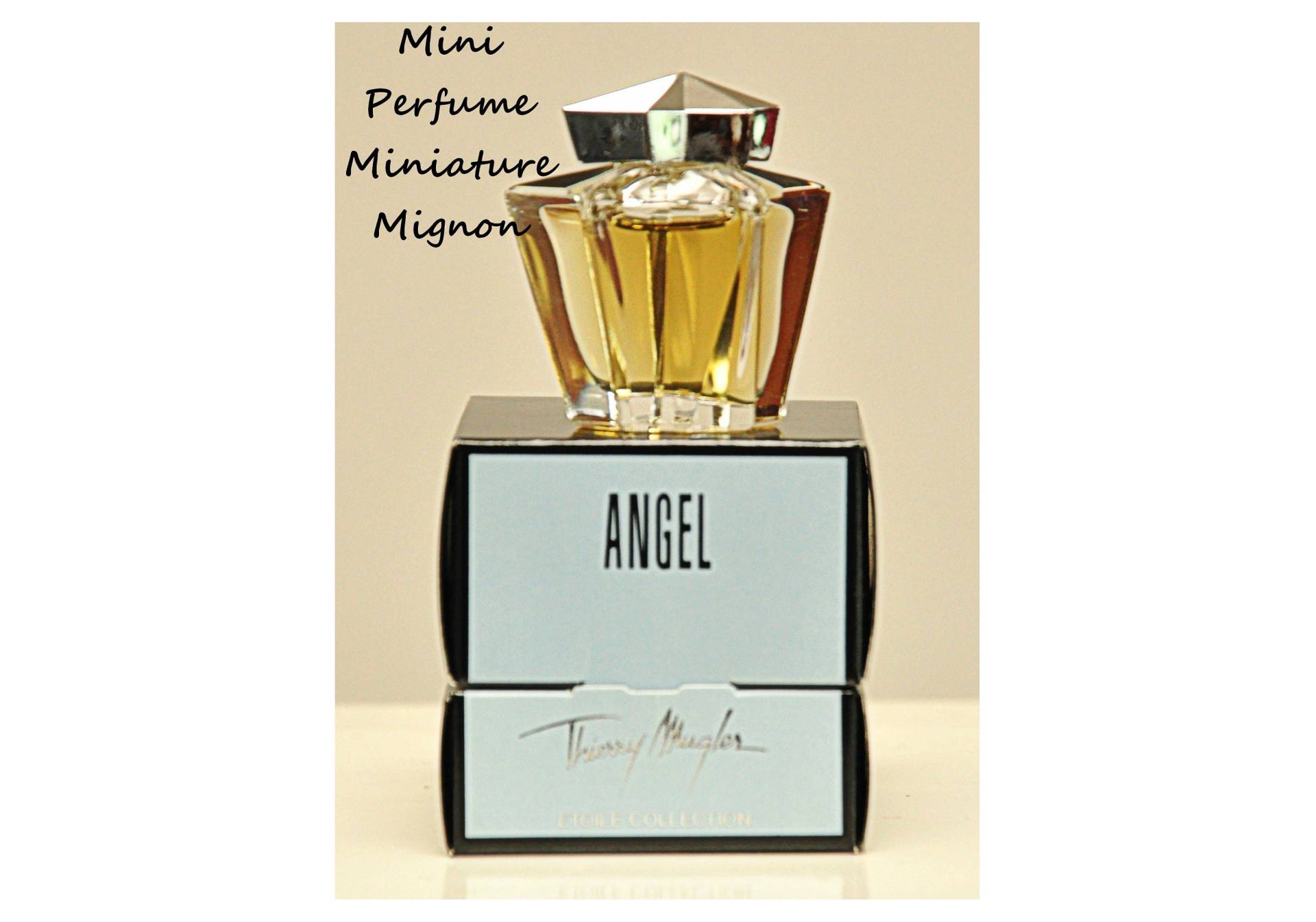 Miniatur 4 Ml Thierry Mugler Angel Etoile Collection Eau De Parfum Miniatur Parfüm Damen Selten Vintage 1992 Miniatur 4 Ml Thierry Mugler Angel Etoile Collection Eau De Parfum Miniatur Parfüm Damen Selten Vintage 1992 von Etsy - YourVintagePerfume